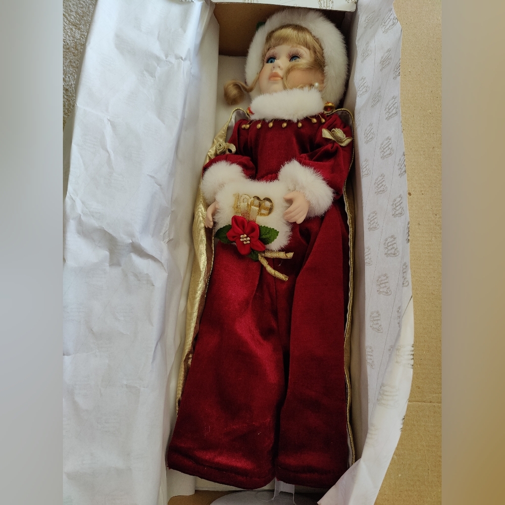 New Heritage Signature Collection, Christmas Caroline Doll 1999